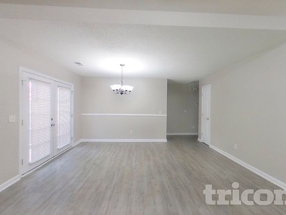 5th image of 1310 May Oak Cir