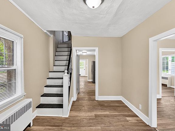 3rd image of 44 Church St