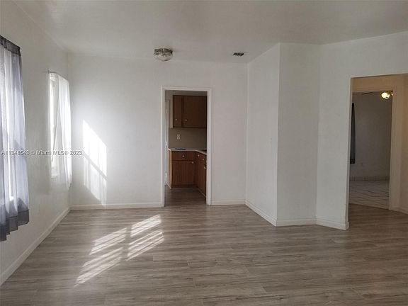 5th image of 1215 NE 127th St