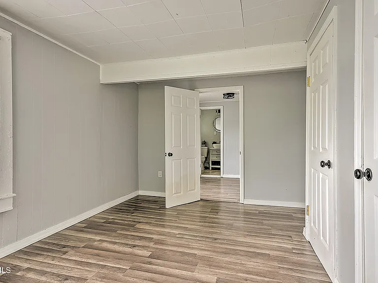 463 Manville Rd — Photo 11