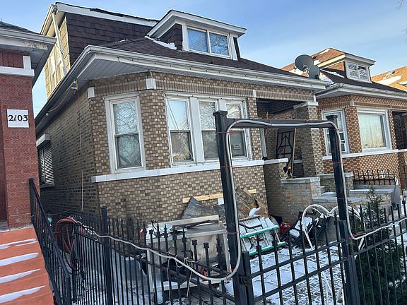2nd image of 2107 W 70th Pl