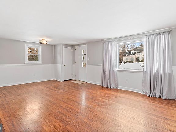 4th image of 407 W Moreland Ave