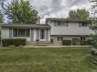28732 Kirkside Ln, Farmington Hills, MI 48334