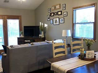 3877 Hunters Cir, Manhattan, KS 66502