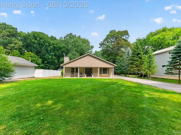 21288 Whitlock St, Farmington Hills, MI 48336