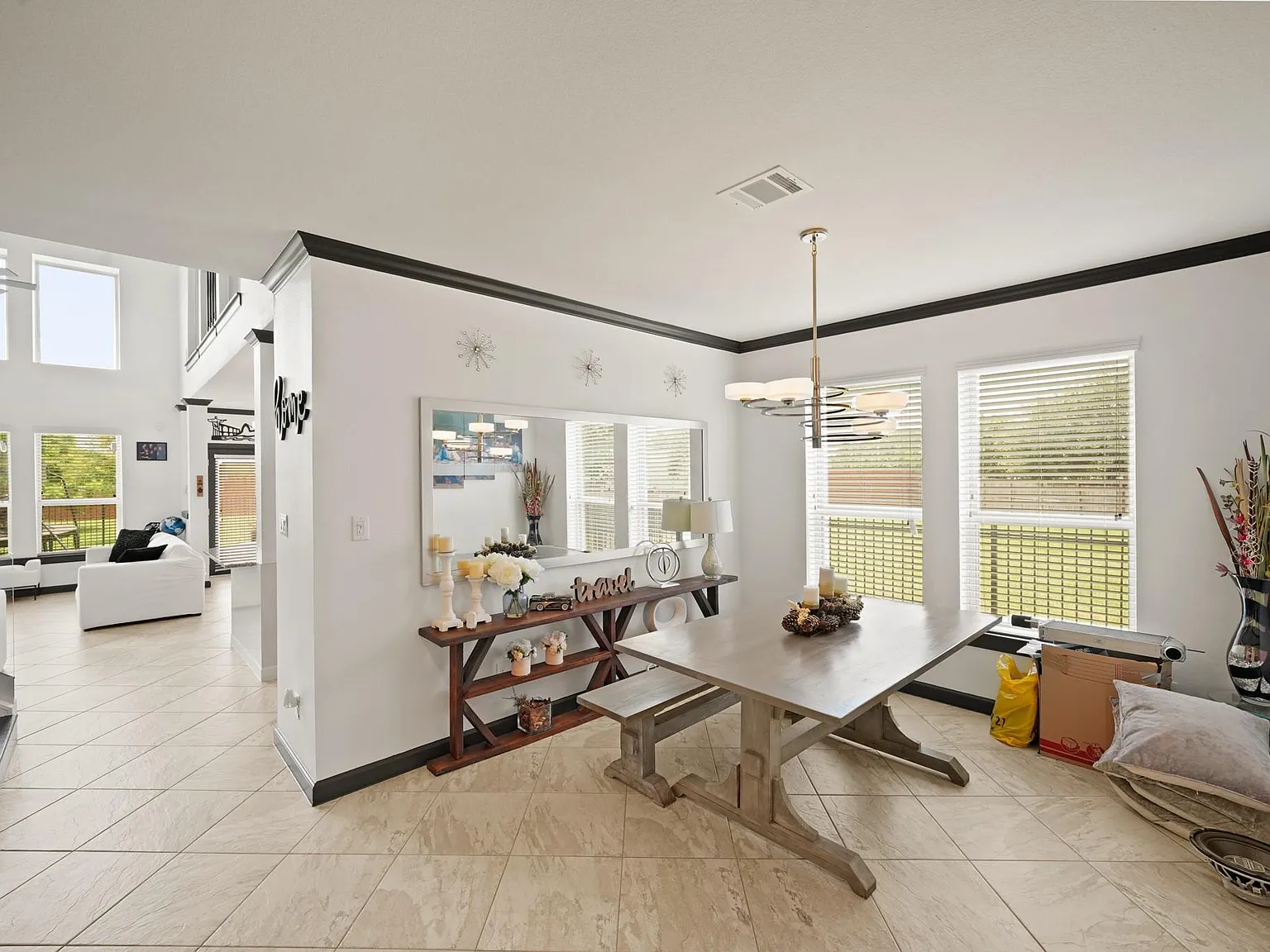 4 bed, 3.5 bath, 2764 sqft, $2,900 — Photo 3