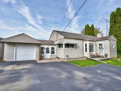3413 Blue Lake Dr, Flint, MI, 48506