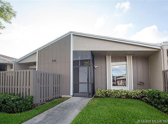 2nd image of 576 Woodgate Cir #D