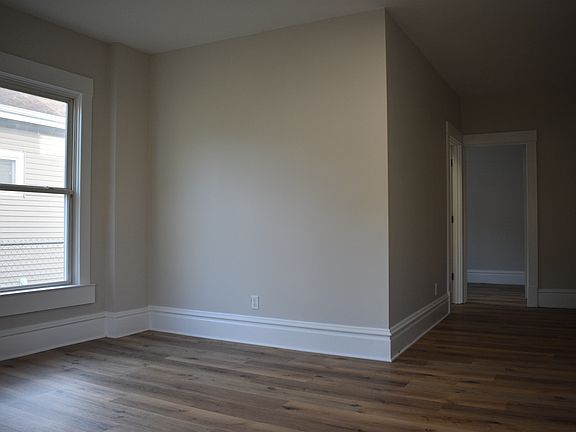 4th image of 911 Humbolt St SE #1