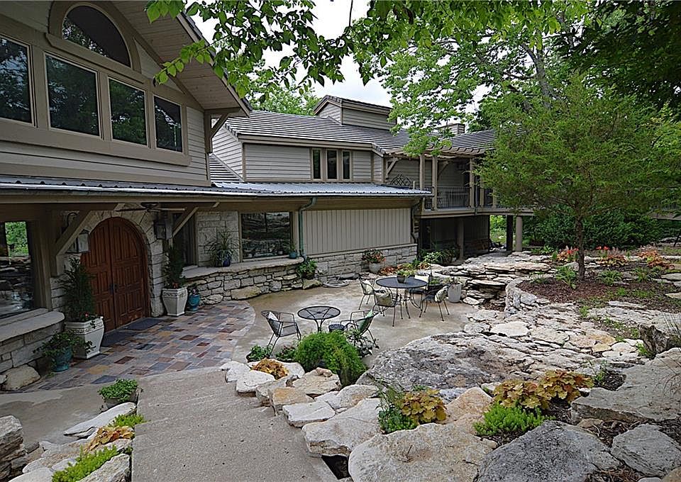 1st image of 8424 S Russell Rd