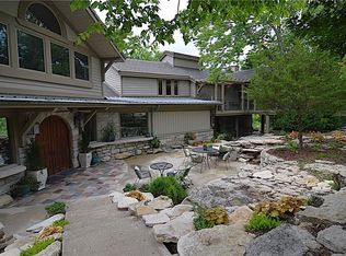 8424 S Russell Rd, Oak Grove, MO 64075