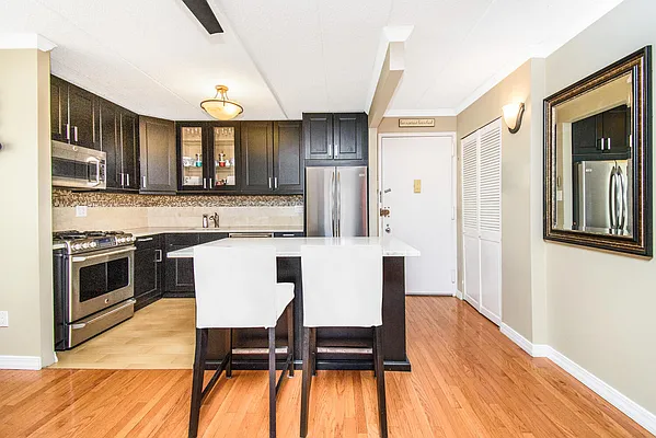 Sold by Re/Max In The City | media 23