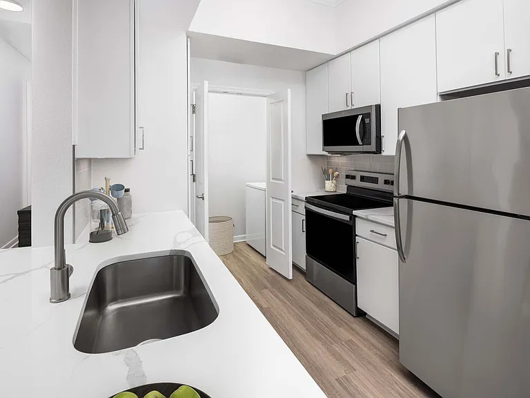 Camden Travis Street — Photo 14