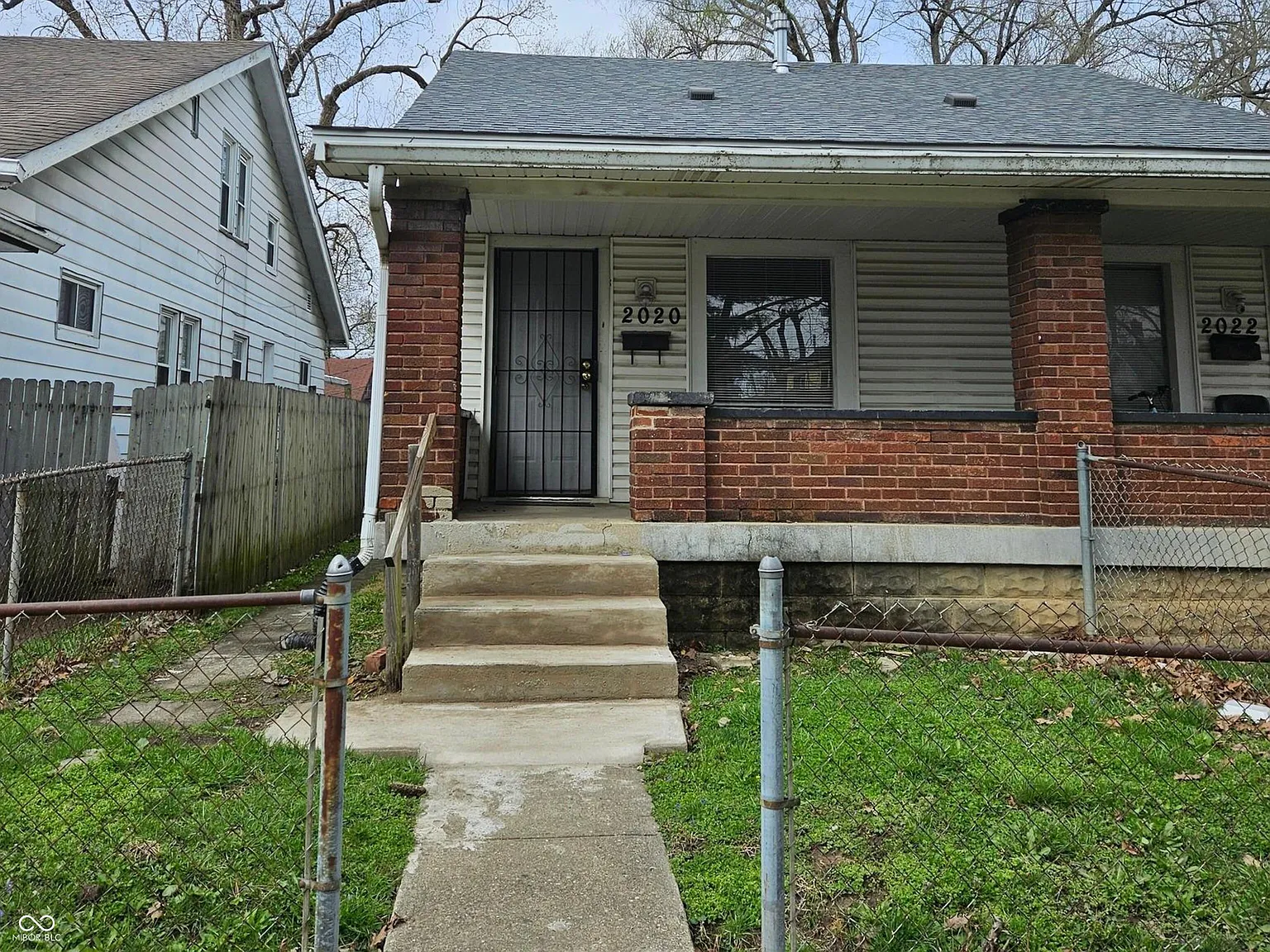 2 bed, 1.0 bath, 1750 sqft, $999 — Photo 1