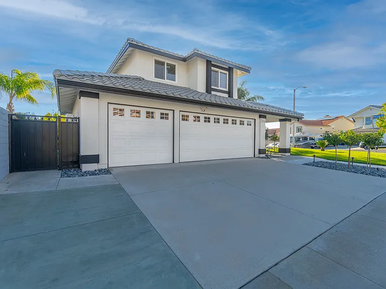 28311 Nicholas Cir — Photo 44
