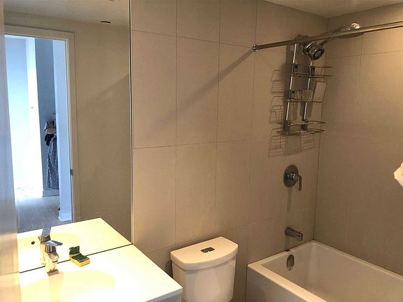 4th image of 15 Grenville St #3004