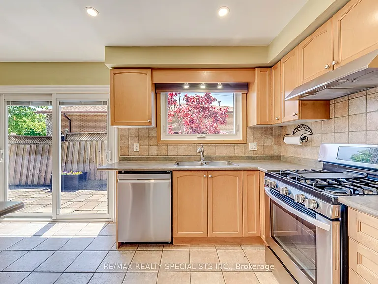 5 Country Club Dr — Photo 21