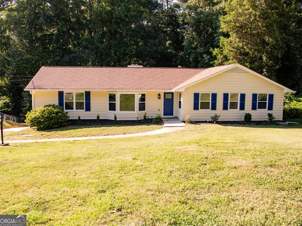 2751 Colonial Dr, College Park, GA 30337