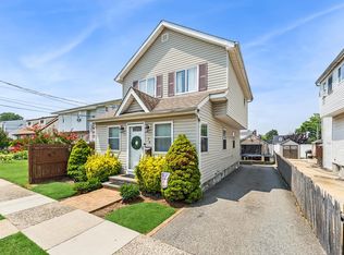 76 Oakley Ave, Elmont, NY 11003