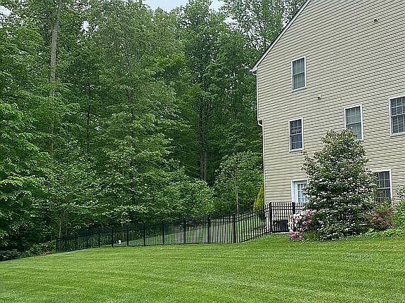 3rd image of 39 Kinsley Ln
