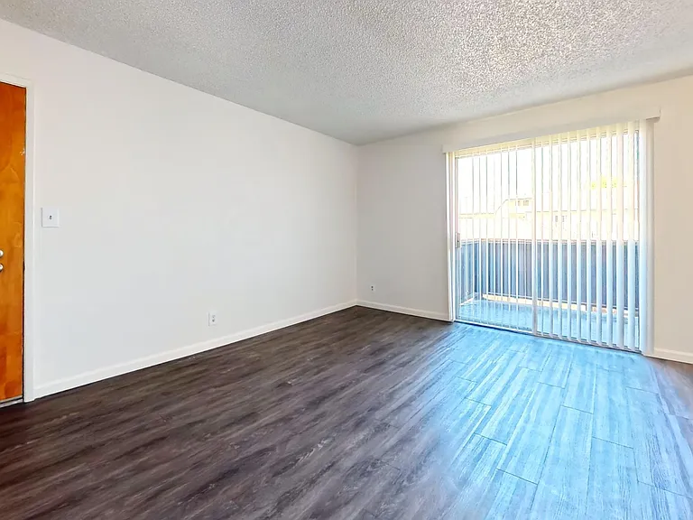 Silk Oak Apartments — Photo 6