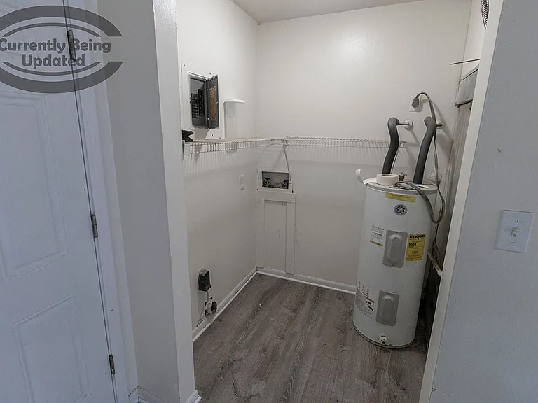 701 W Cunningham Dr #1 — Photo 2