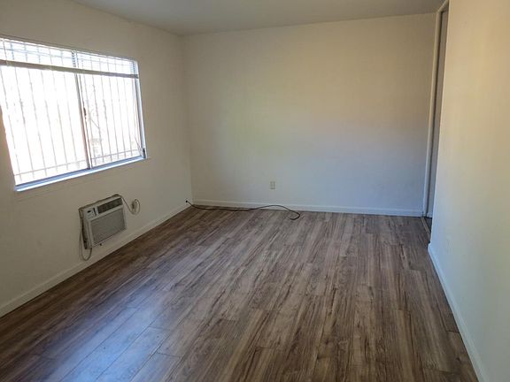 2nd image of 2383 Boxwood St