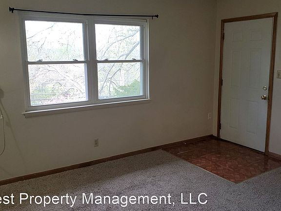 5th image of 2203 Oakwood Dr APT 6