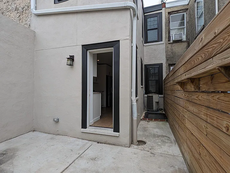 2232 N Mascher St — Photo 20