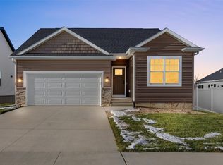 8921 Norway Dr NE, Cedar Rapids, IA 52402