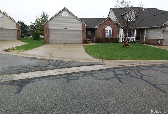 2nd image of 280 Redmaple Ln