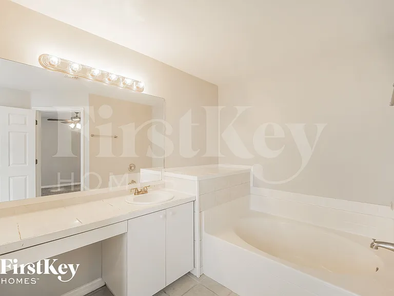 1229 SW 18th Ave — Photo 16