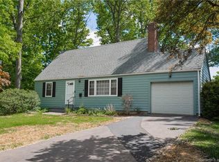 8 Cobblestone Rd, Bloomfield, CT 06002