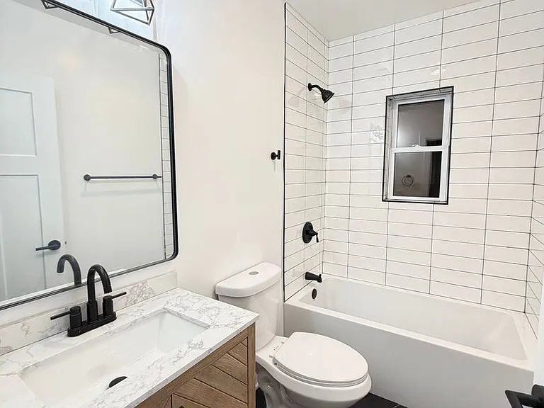 6350 S Saint Lawrence Ave — Photo 16