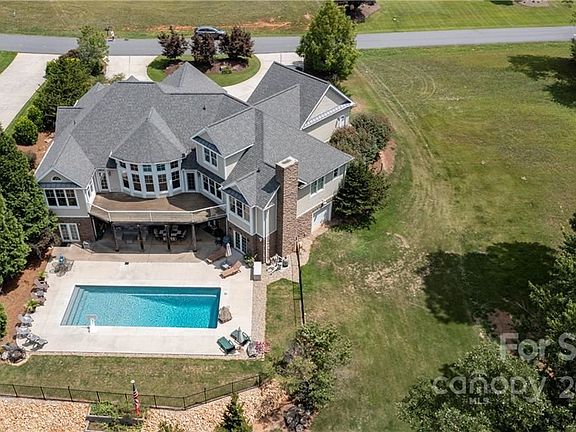 3rd image of 3454 Blankenship Dr
