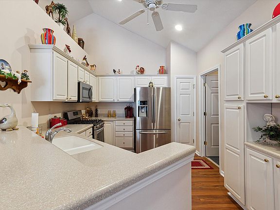 3rd image of 1200 Abbey Ct