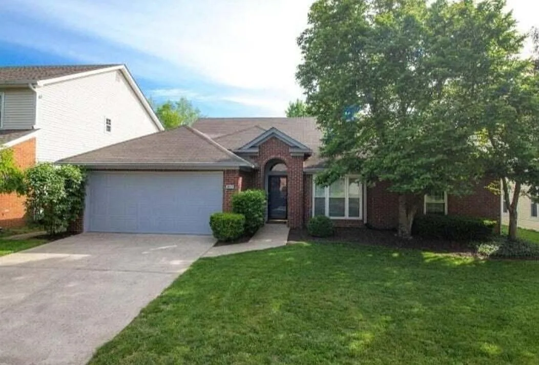 3 bed, 2.0 bath, 1390 sqft, $2,095 — Photo 1