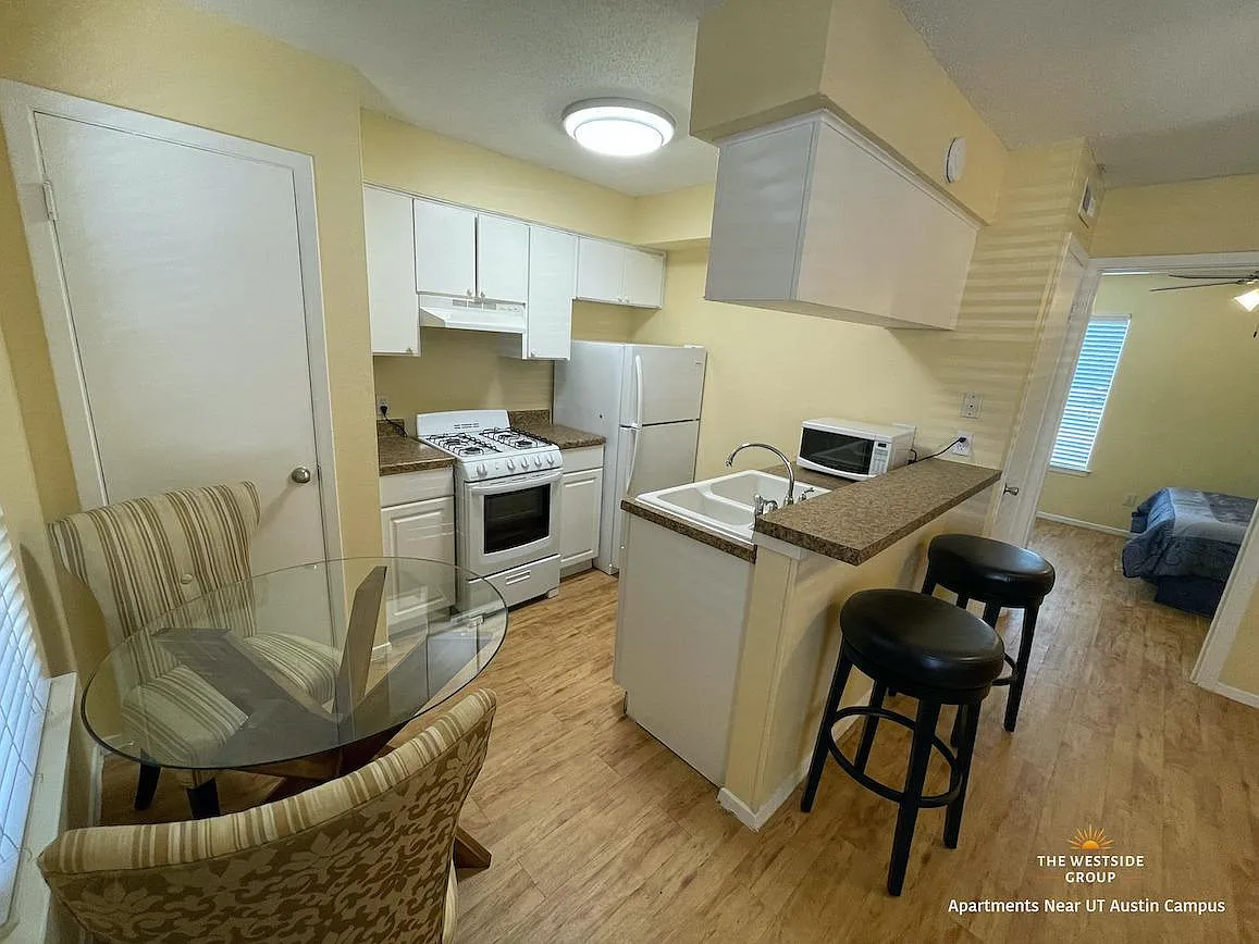 Hyde Park Court — Photo 2