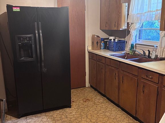 3rd image of 97 Karen Ct