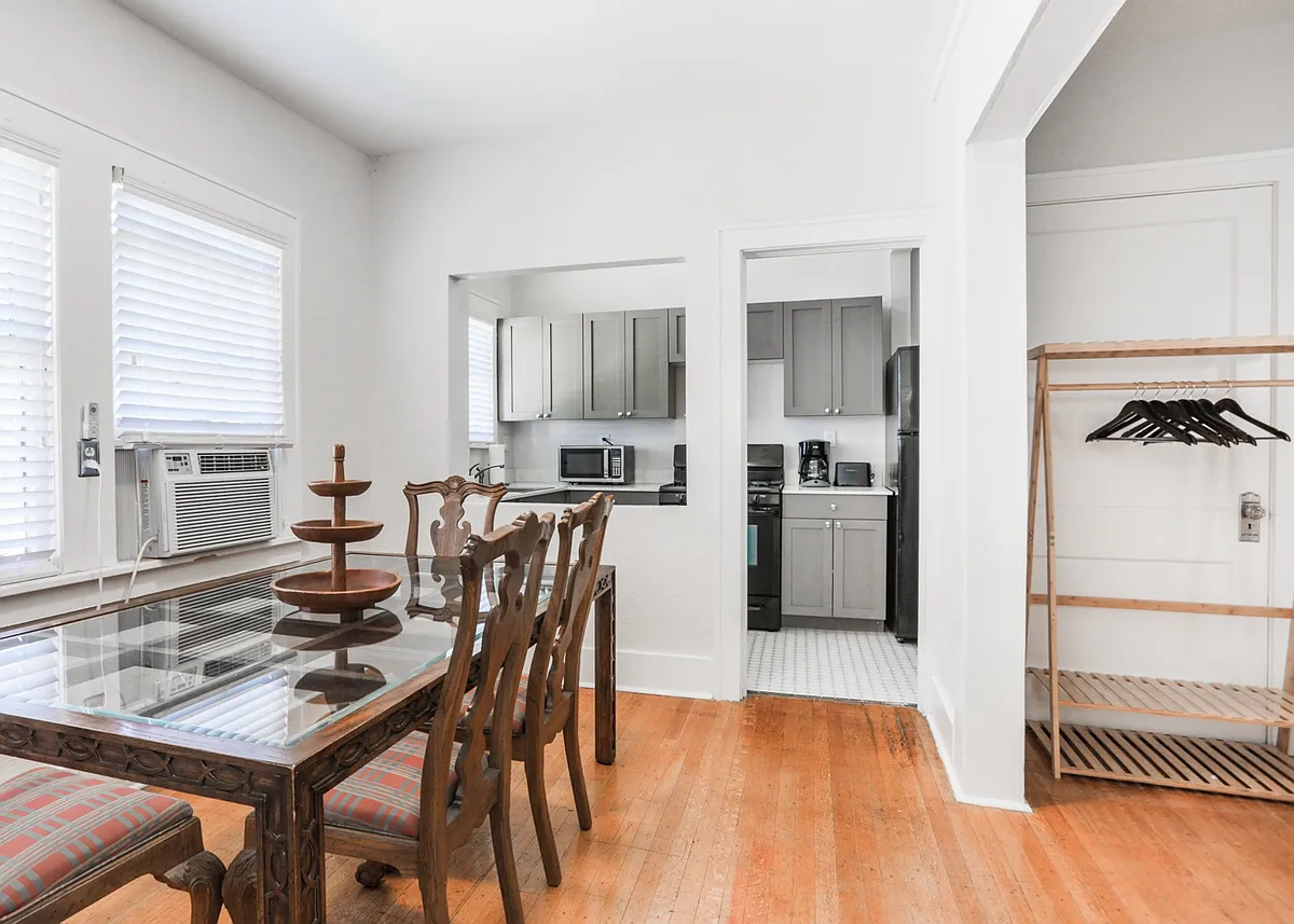 Building Photo - 1508 N Robinson Ave #2