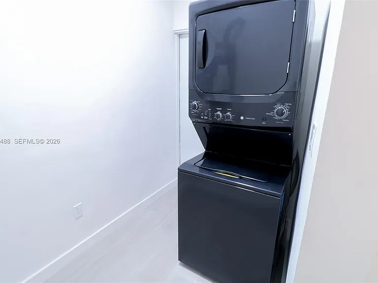 221 SW 11th Ave #2 — Photo 12