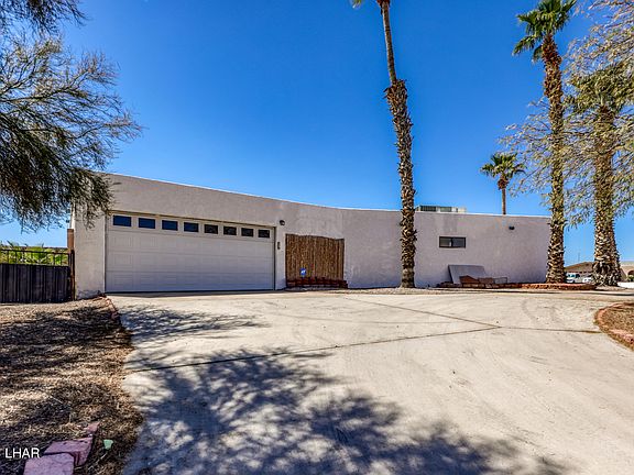 3rd image of 2530 Daytona Ave