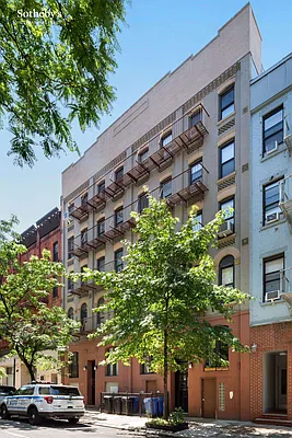 Sold by Sotheby's International Realty | media 6