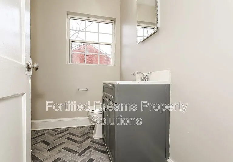 805 W 25th St — Photo 11
