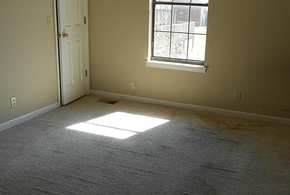 5th image of 703 Clearwater Ct