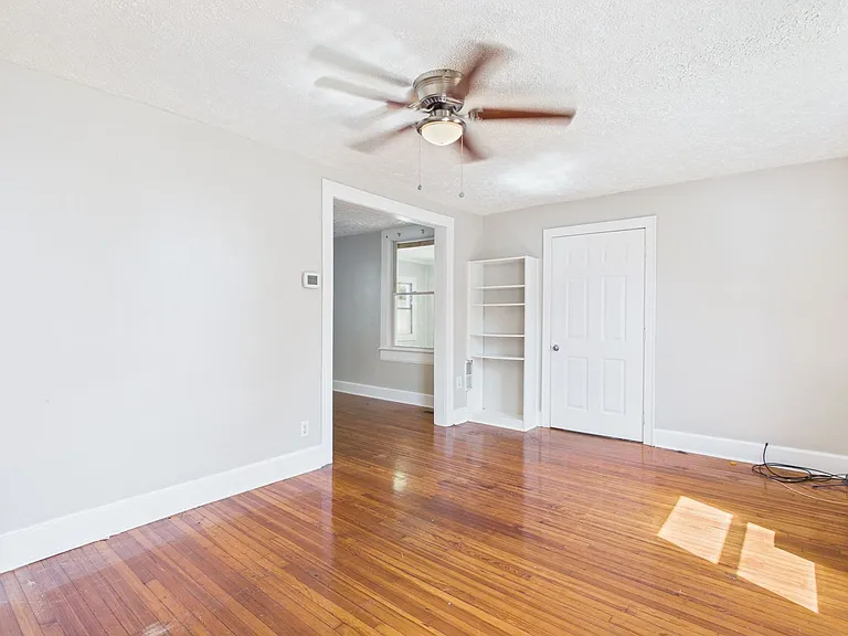 1002 Haskell St — Photo 6