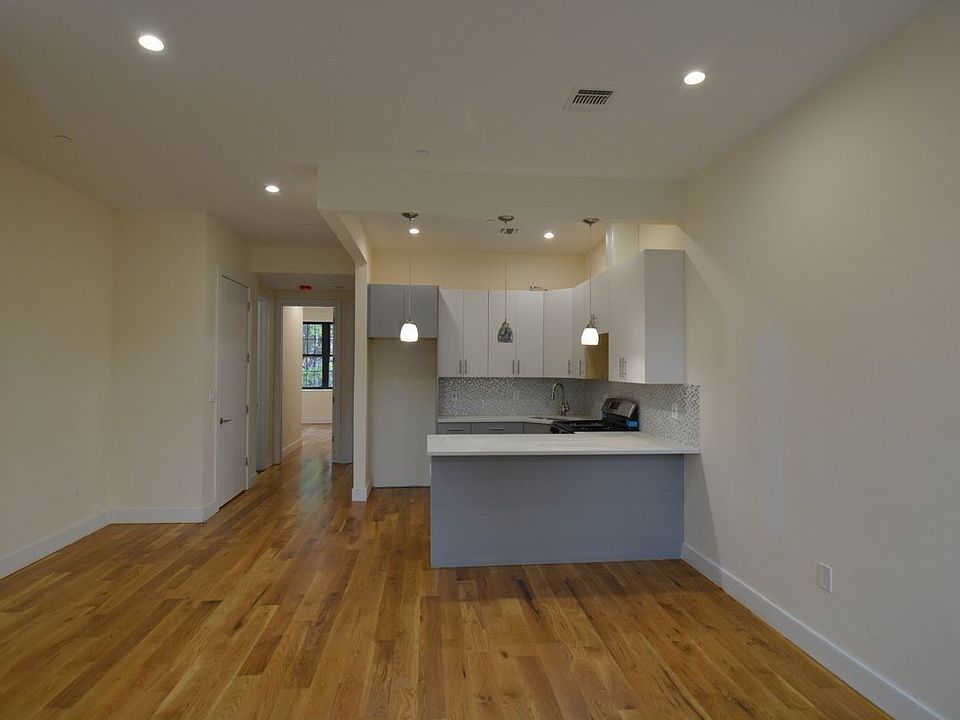 1st image of 744A Willoughby Ave #2D