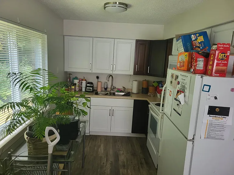 1301 E Wheeler St — Photo 1