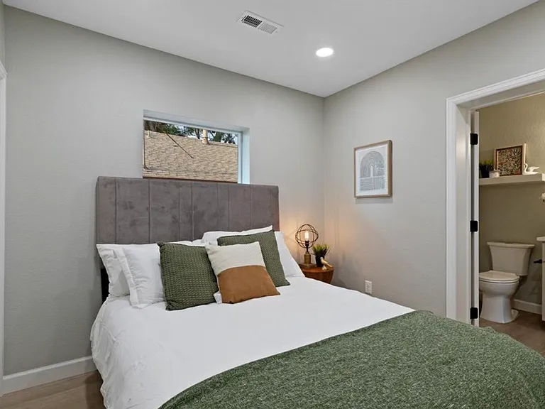 3527 N Steele St — Photo 14