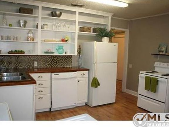 4th image of 2009 Poplar St